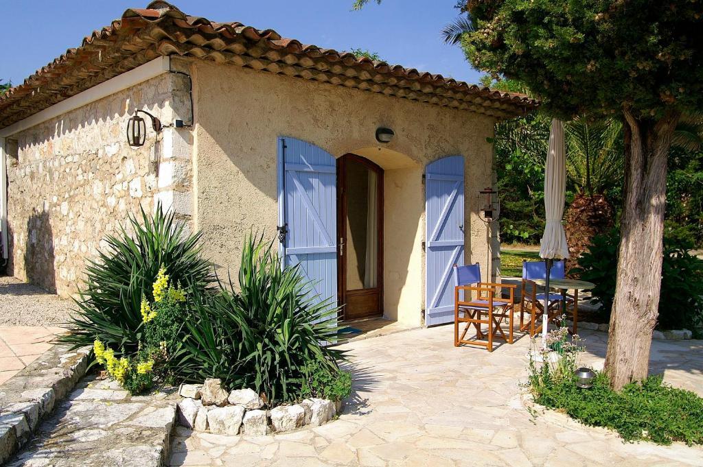 Bed and Breakfast Le Mas Shabanou Roquefort-les-Pins Zewnętrze zdjęcie