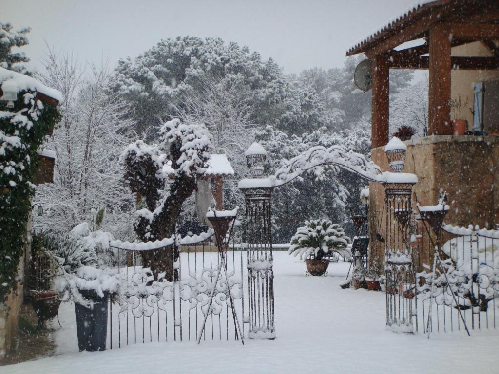 Bed and Breakfast Le Mas Shabanou Roquefort-les-Pins Zewnętrze zdjęcie