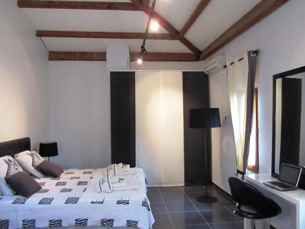 Bed and Breakfast Le Mas Shabanou Roquefort-les-Pins Zewnętrze zdjęcie
